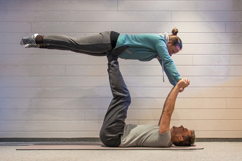 Acroyoga to świetny pomysł na ćwiczenia dla par!