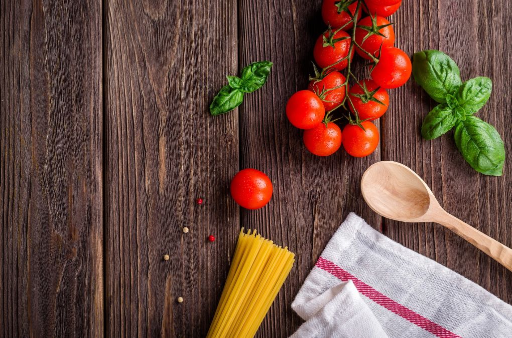 Co zrobić na romantyczną kolację? Spaghetti z bazylią i czosnkiem będzie idealne!