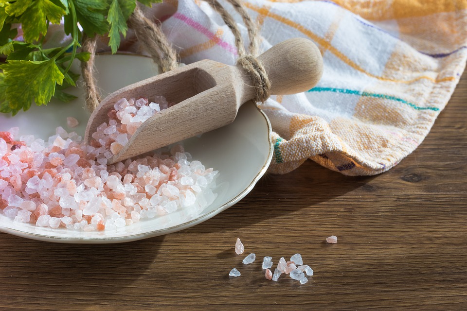 sól himalajska, peeling do stóp