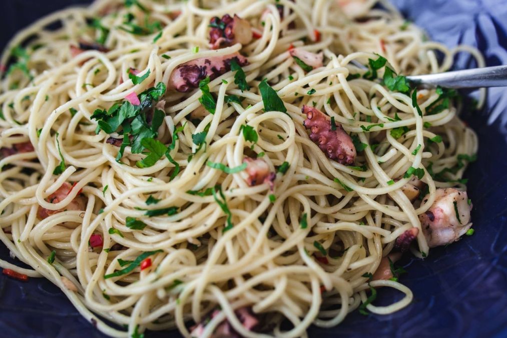 Spaghetti aglio olio z dodatkiem ośmiornicy