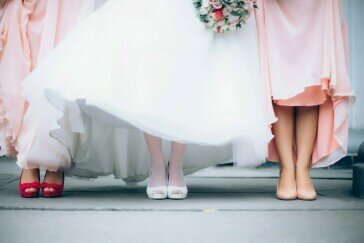 Rajstopy czy pończochy do sukni ślubnej – co wybrać?