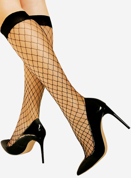 Detal wzoru kabaretek na nogach modelki