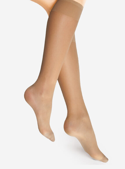 Podkolanówki w kolorze nude