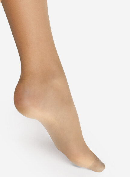 Beżowe podkolanówki o naturalnym odcieniu